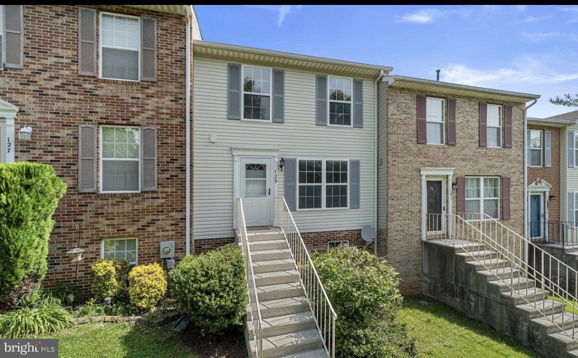 129 N TOWNE CT Property Photo 1
