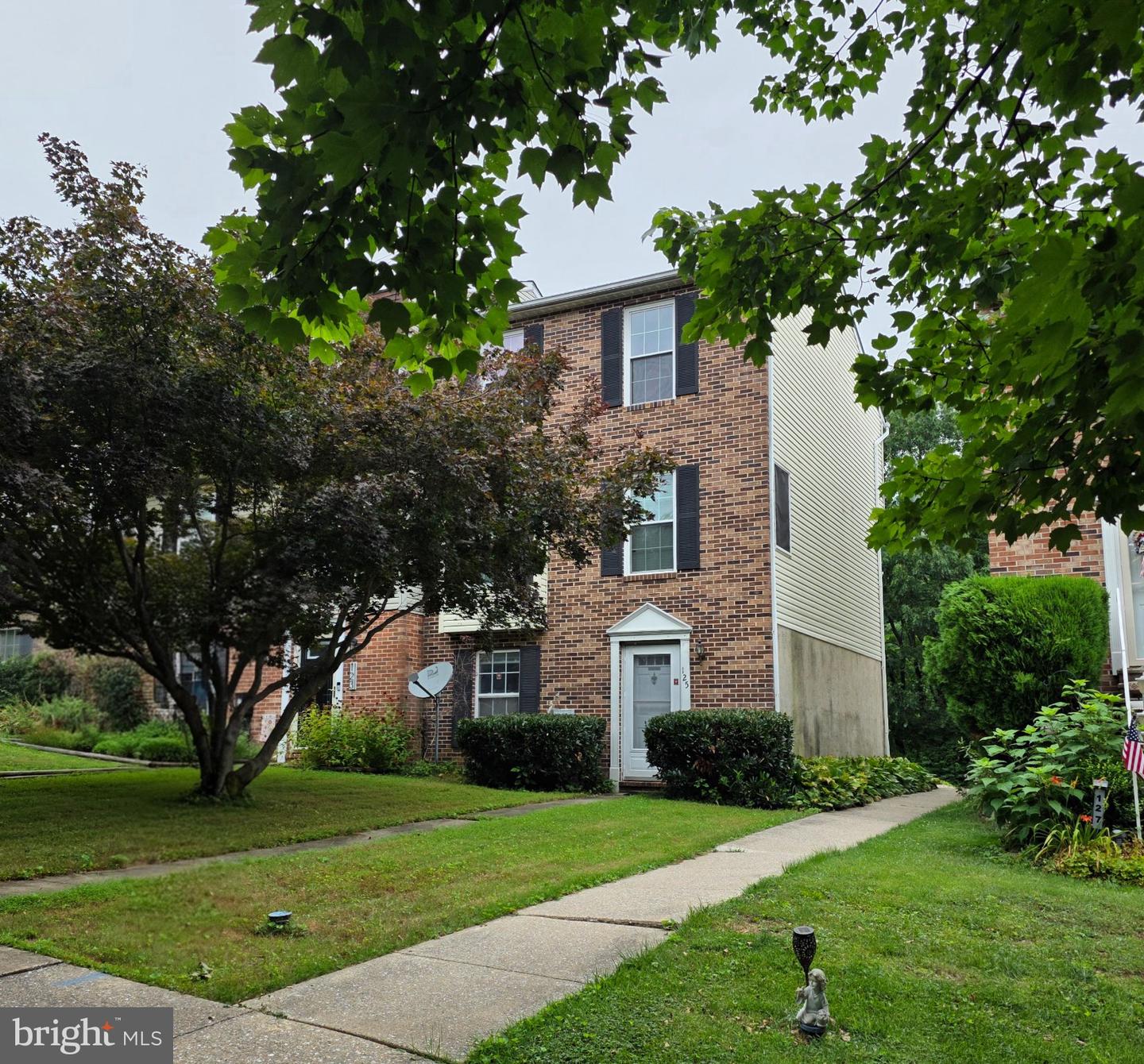125 N TOWNE CT