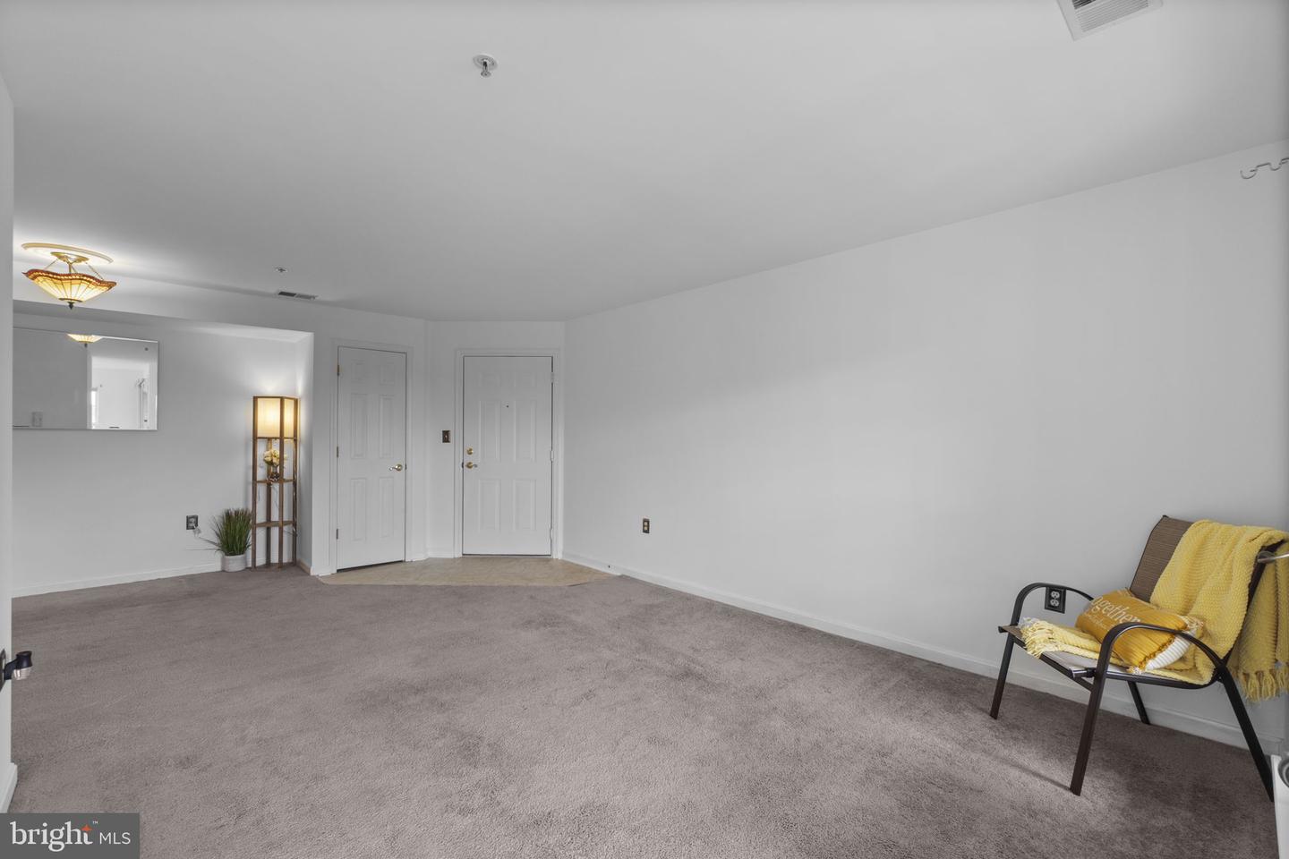 3870 Normandy Dr #2a Property Photo 8