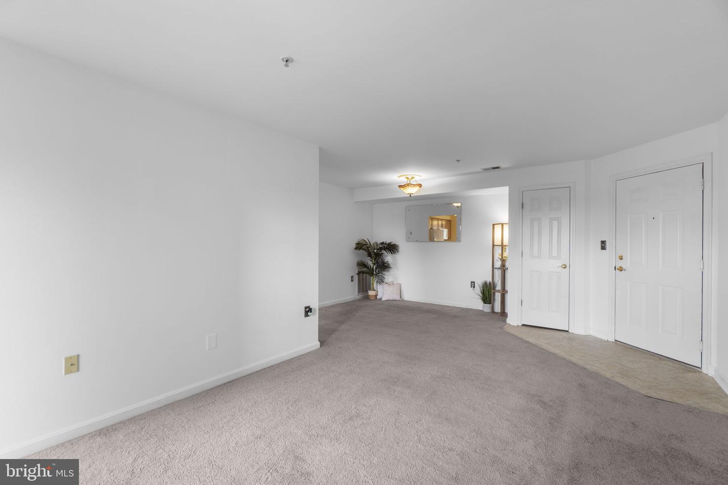 3870 Normandy Dr #2a Property Photo 9