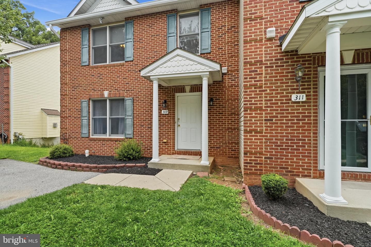 309 Goldenrod Ct Property Photo 4