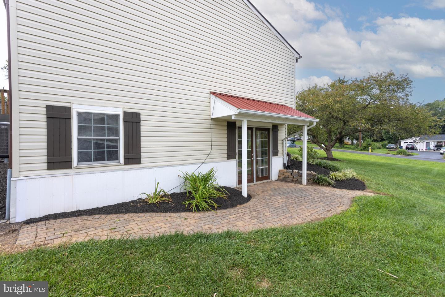 805 Rolling Ridge Dr Property Photo 4