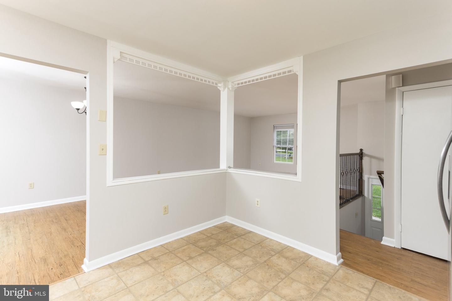 805 Rolling Ridge Dr Property Photo 9