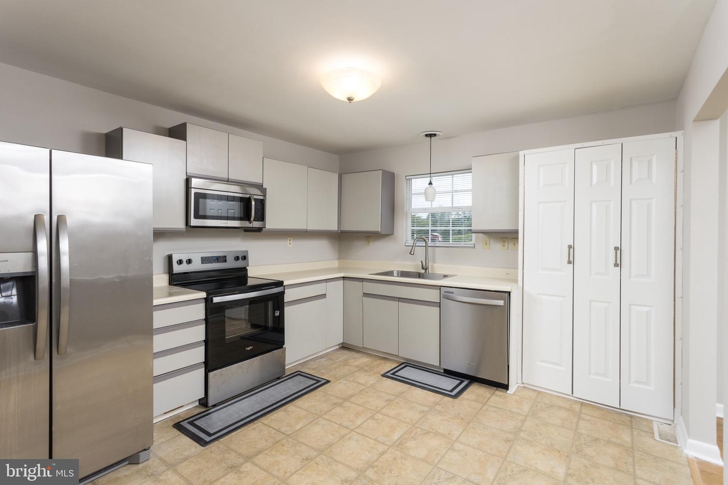 805 Rolling Ridge Dr Property Photo 10