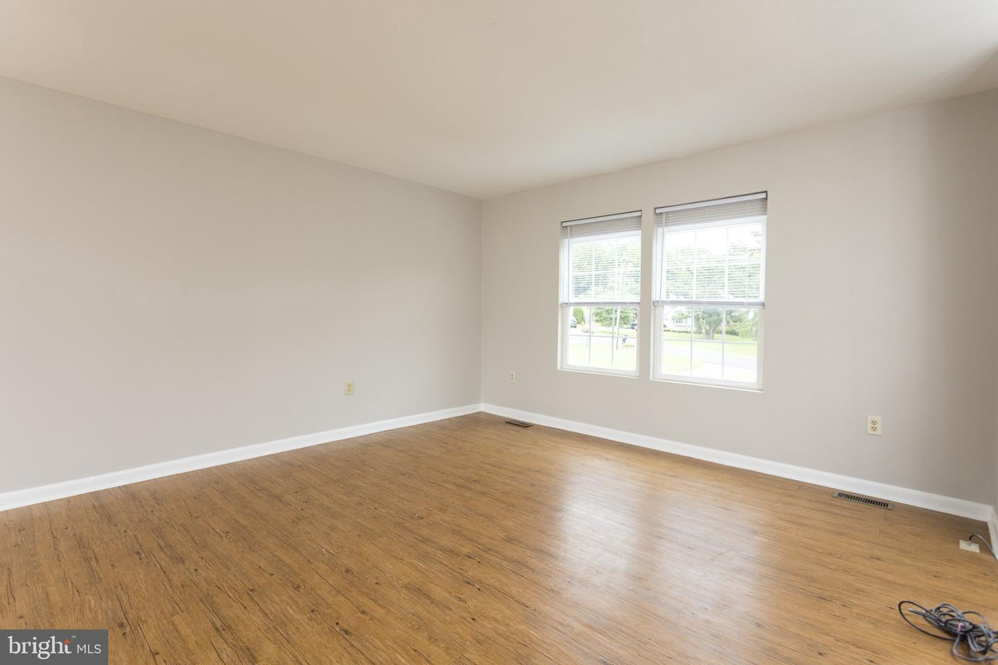 805 Rolling Ridge Dr Property Photo 15