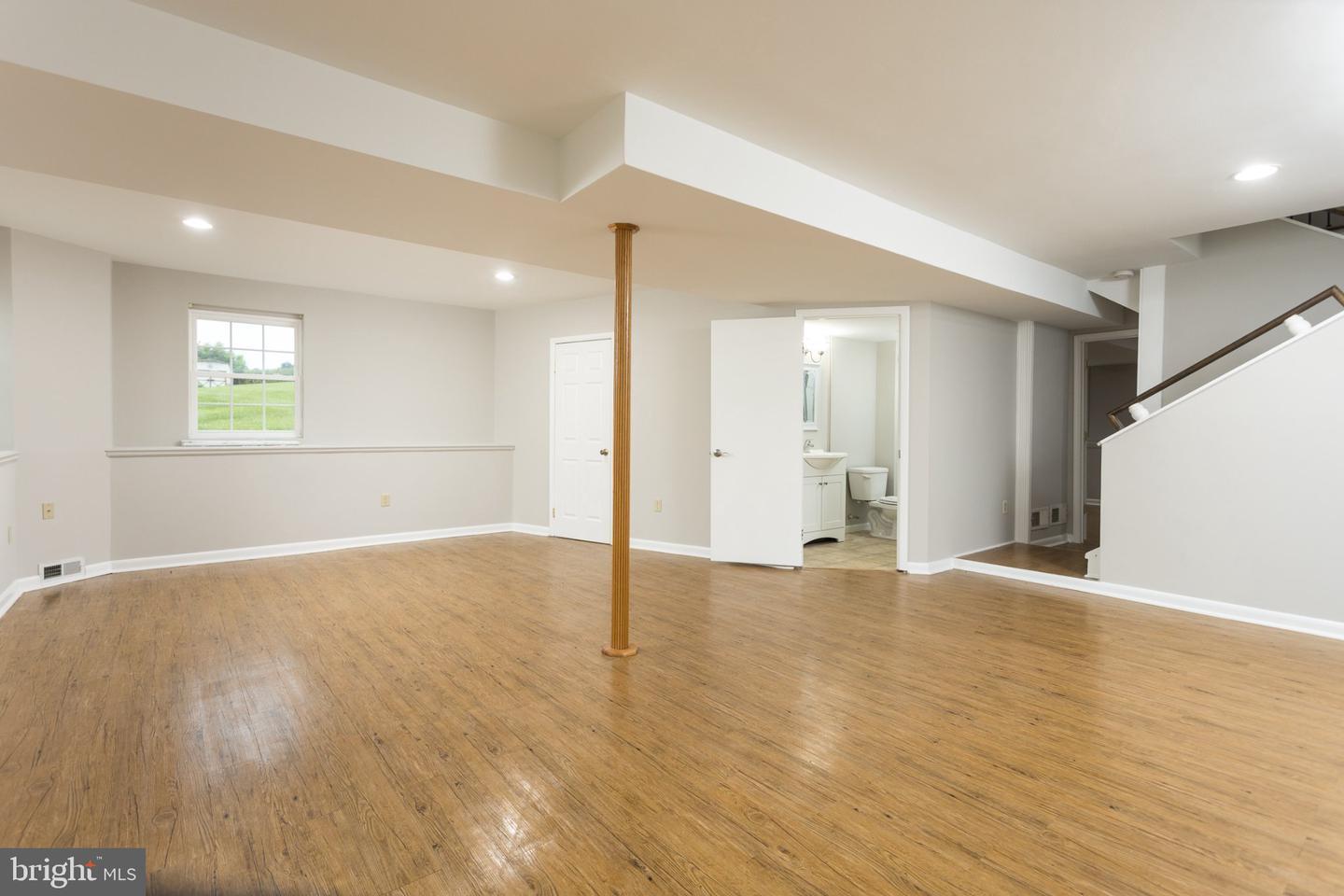 805 Rolling Ridge Dr Property Photo 23