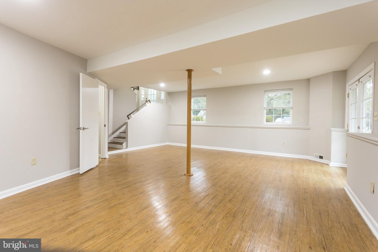 805 Rolling Ridge Dr Property Photo 24
