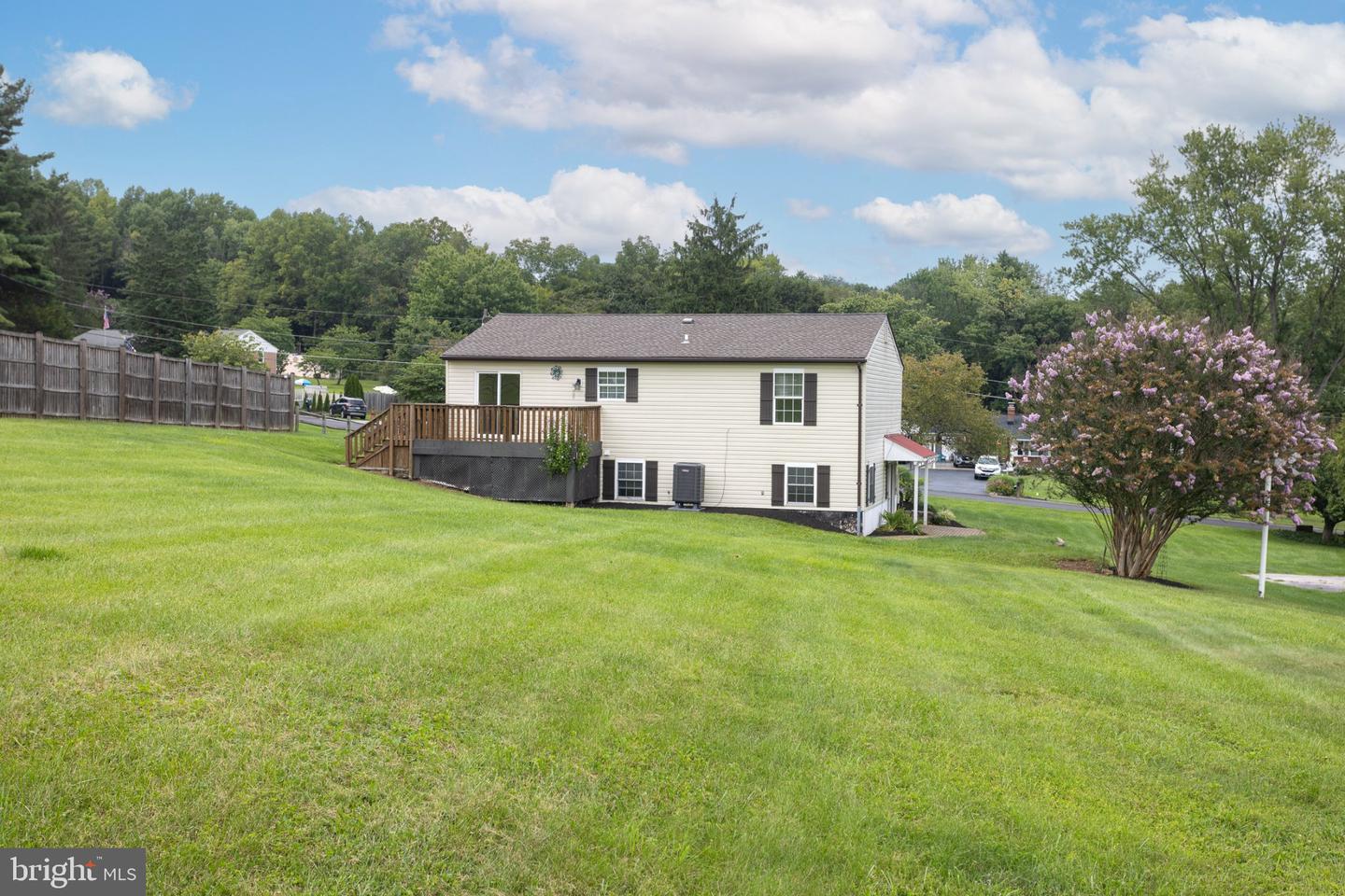 805 Rolling Ridge Dr Property Photo 28