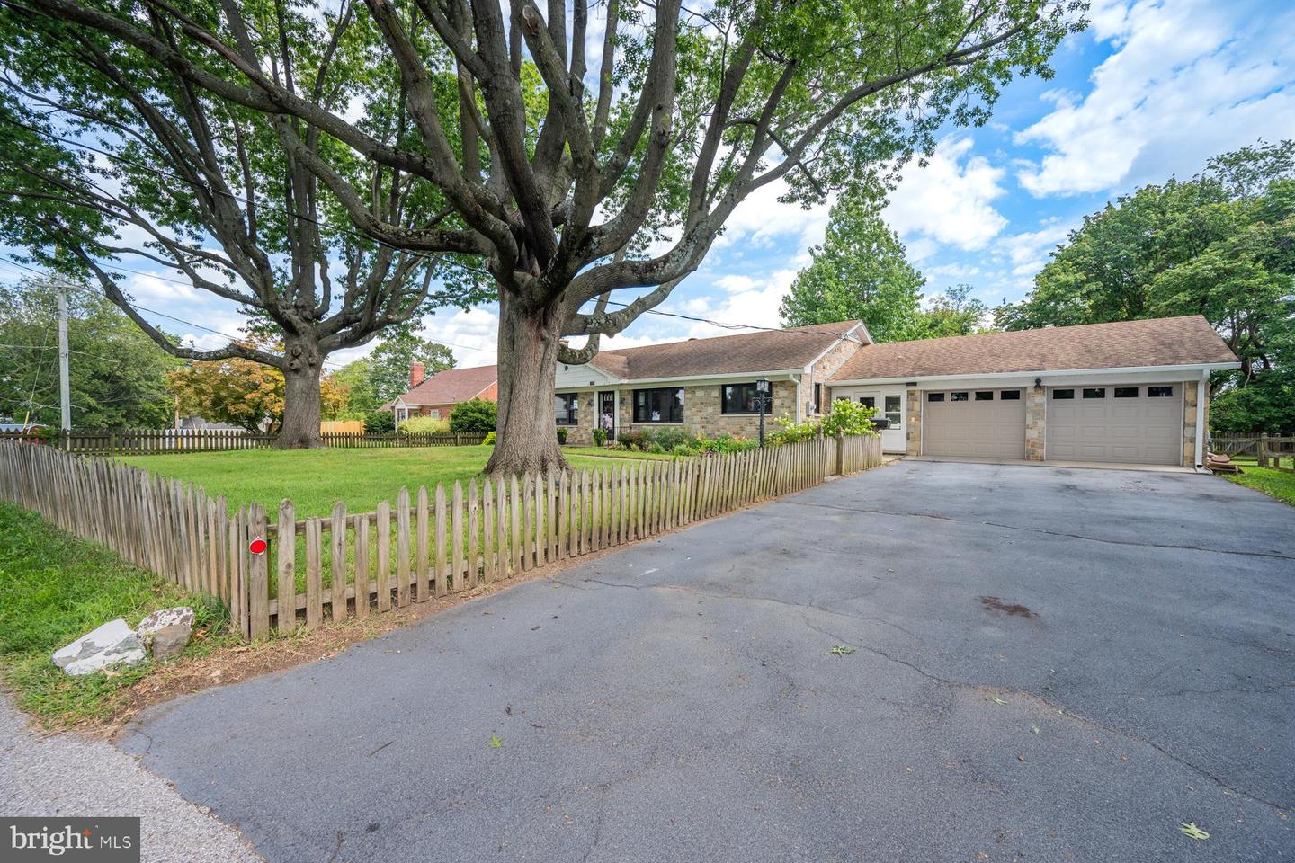 75 S Colonial Ave Property Photo 3