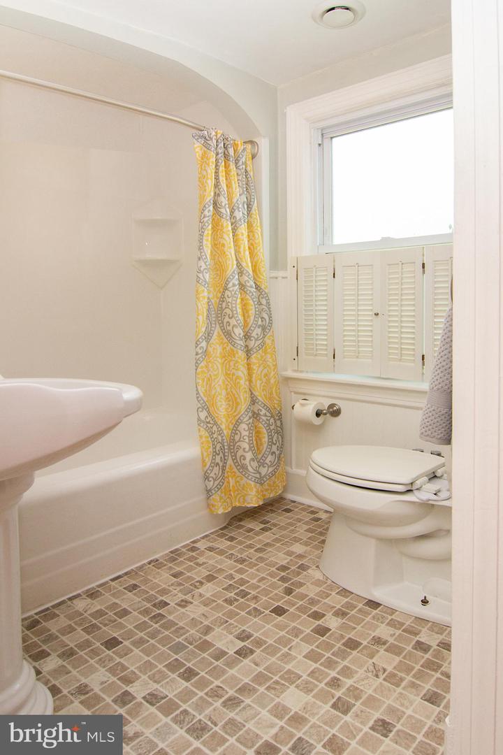 528 Willow Ave Property Photo 12