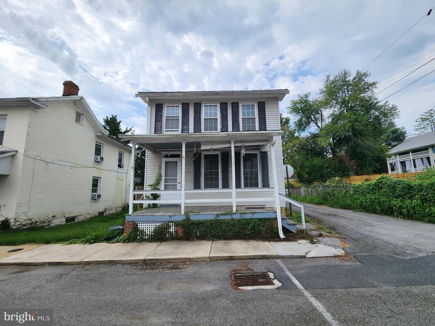112 E Broadway St Property Photo 1