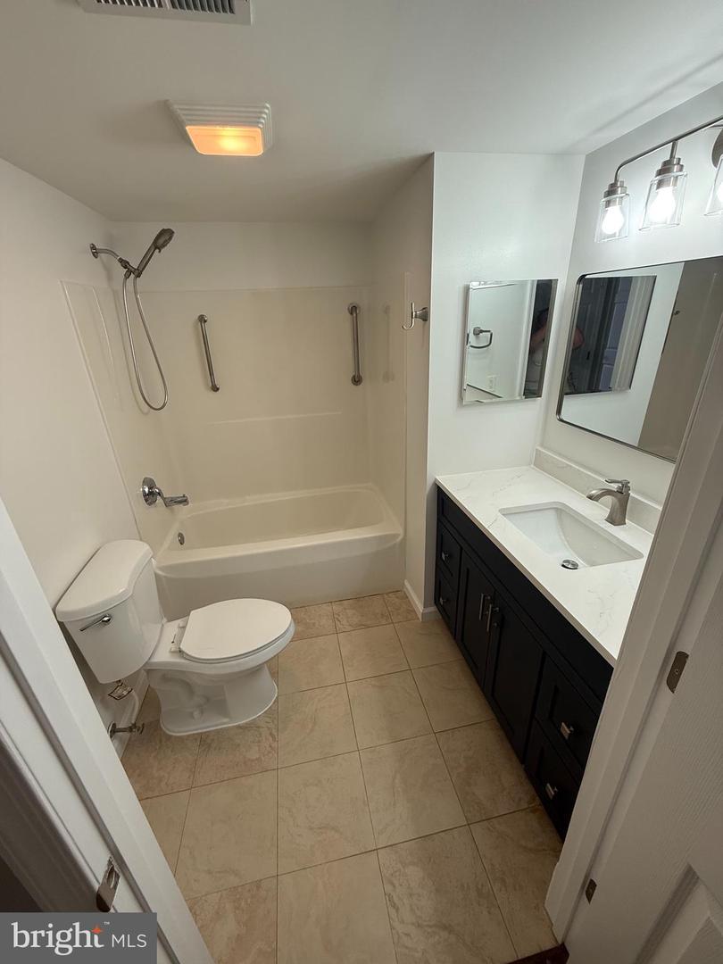 3830 Normandy Dr #1b Property Photo 16