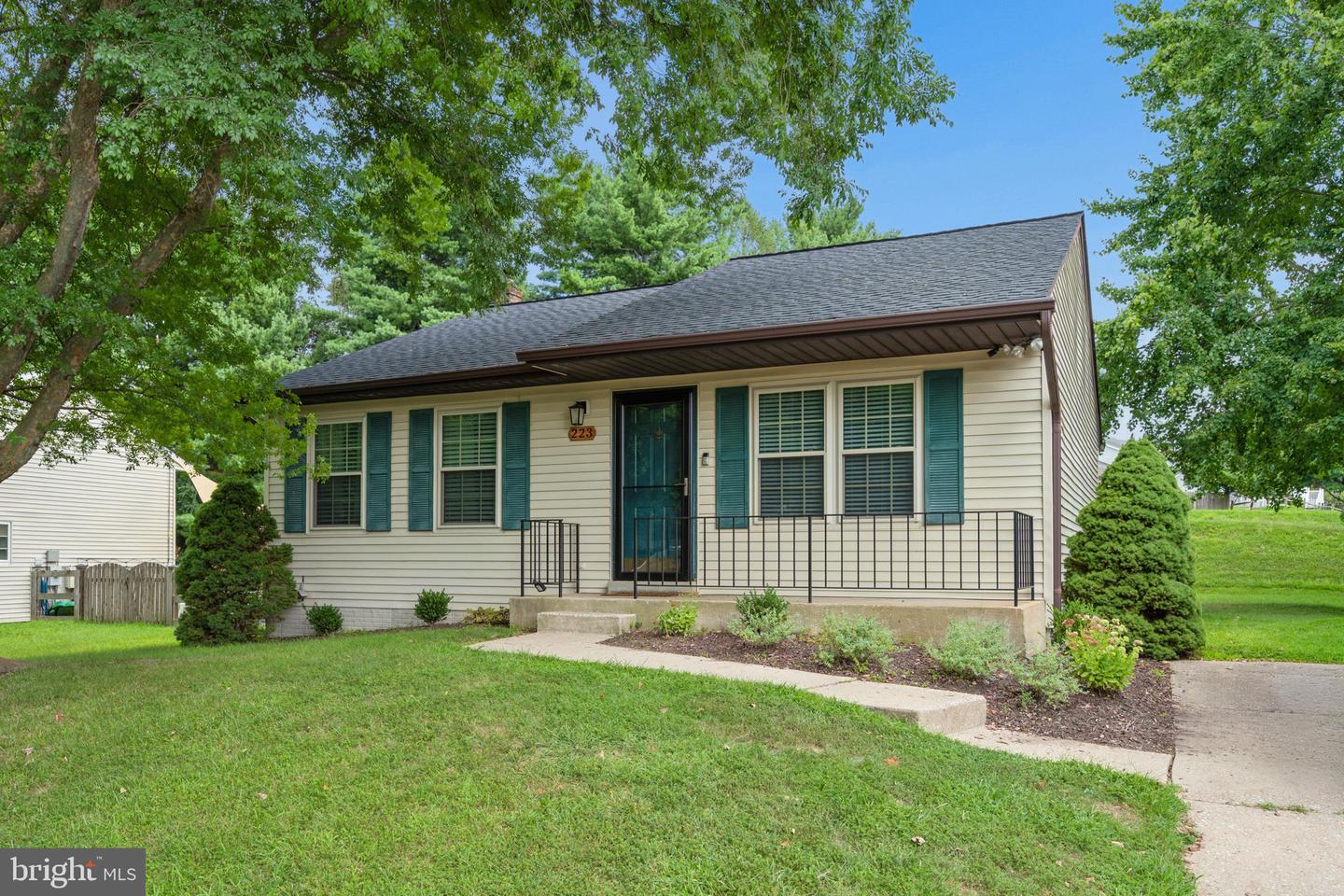 223 Stacey Lee Dr Property Photo 1