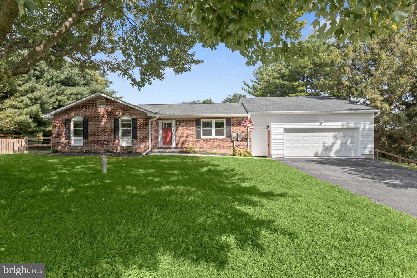 2215 Ridgemont Dr Property Photo 1