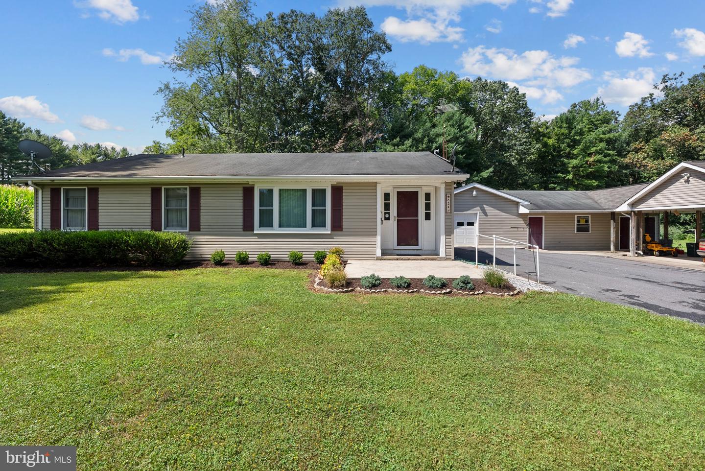 824 Cherrytown Rd Property Photo 4