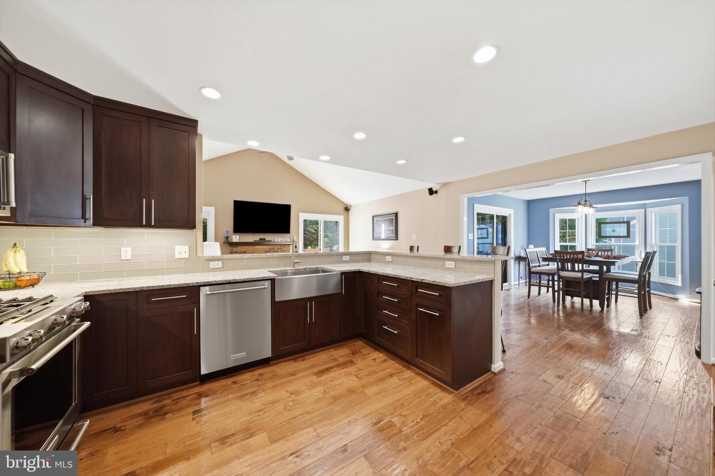6079 Ryon Property Photo 4