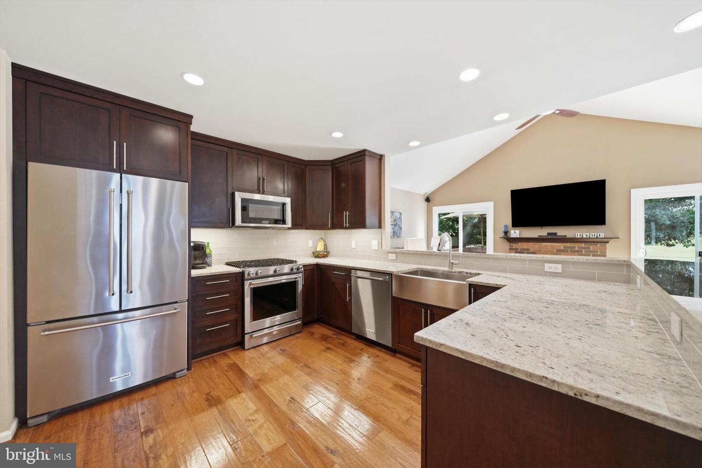 6079 Ryon Property Photo 6