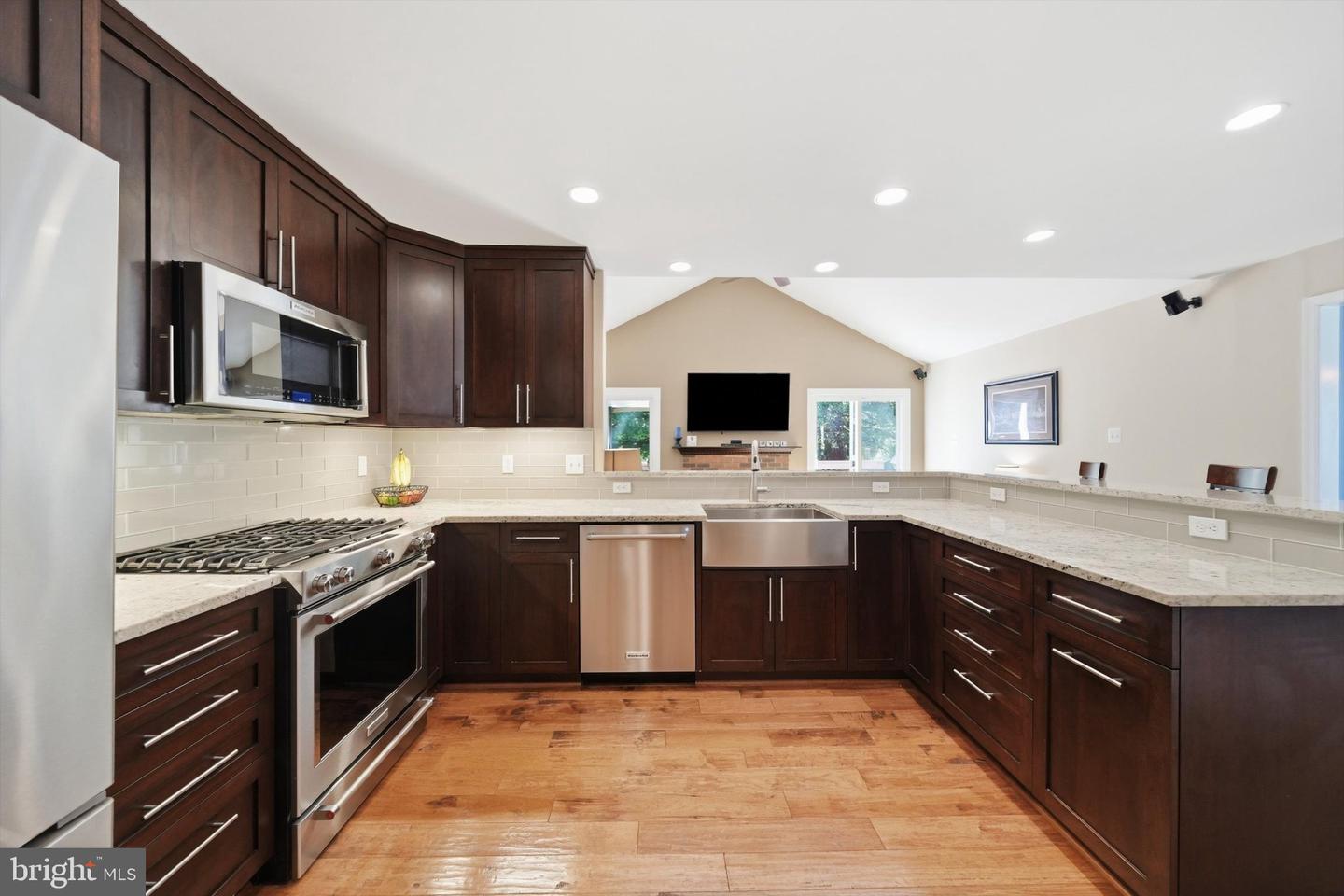 6079 Ryon Property Photo 7
