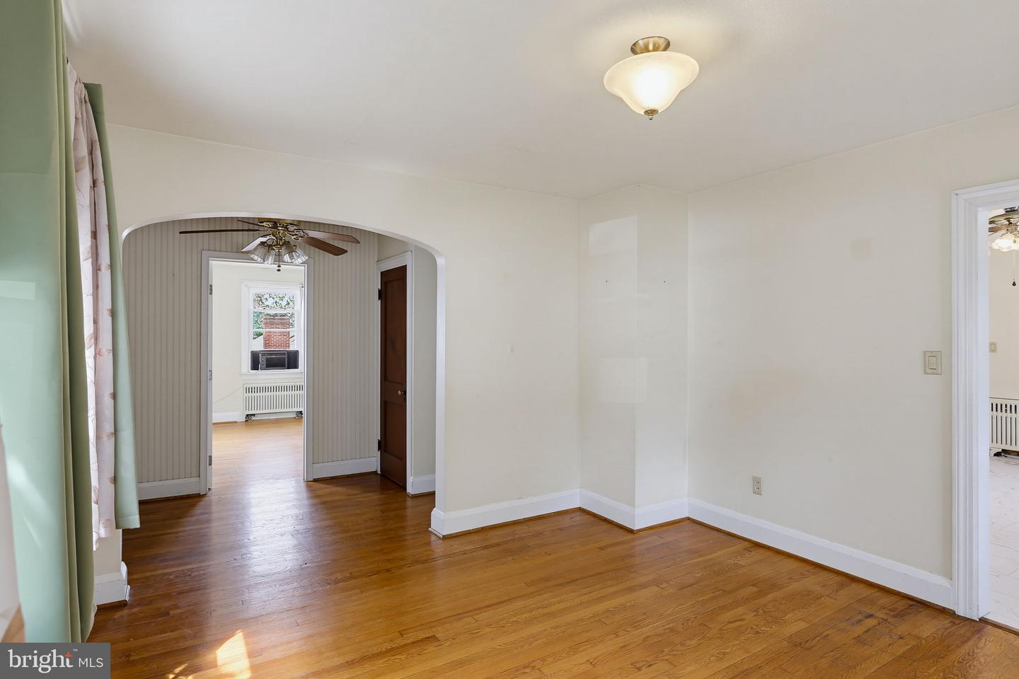 449 E Green St Property Photo 3