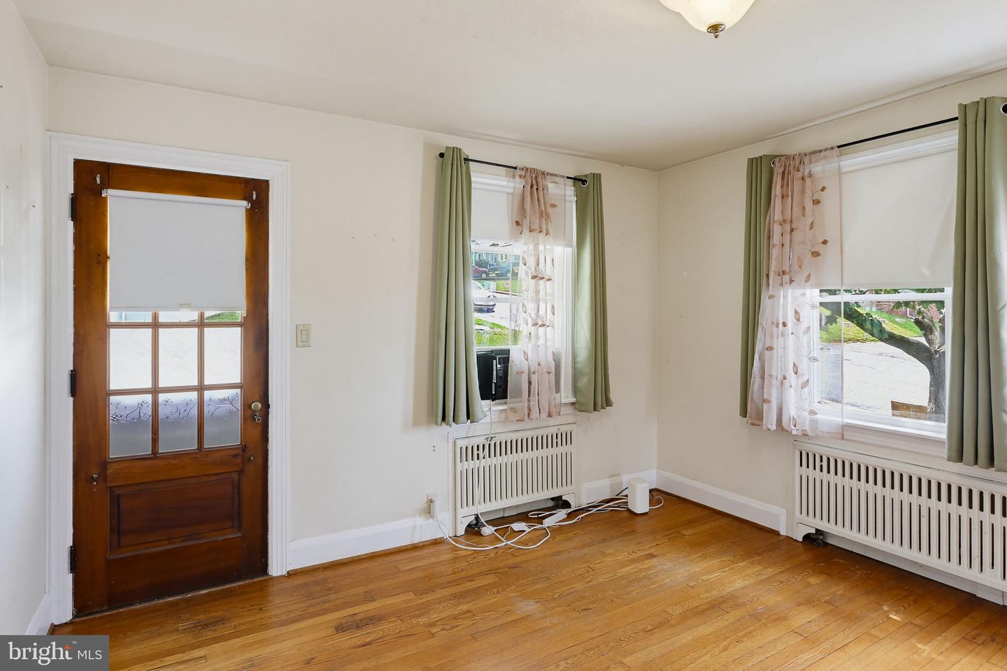 449 E Green St Property Photo 8