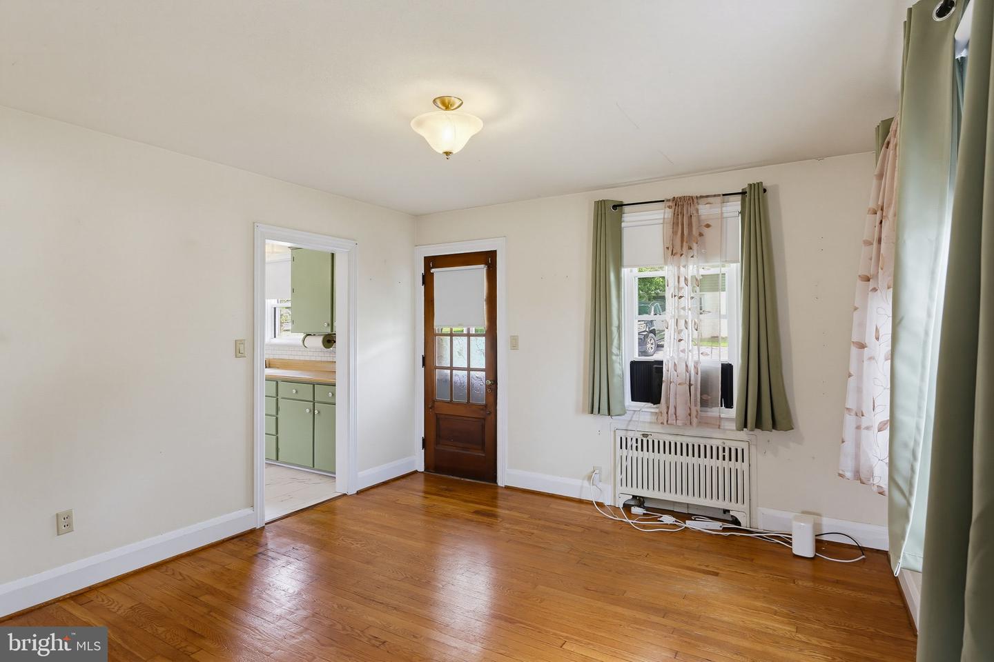 449 E Green St Property Photo 9
