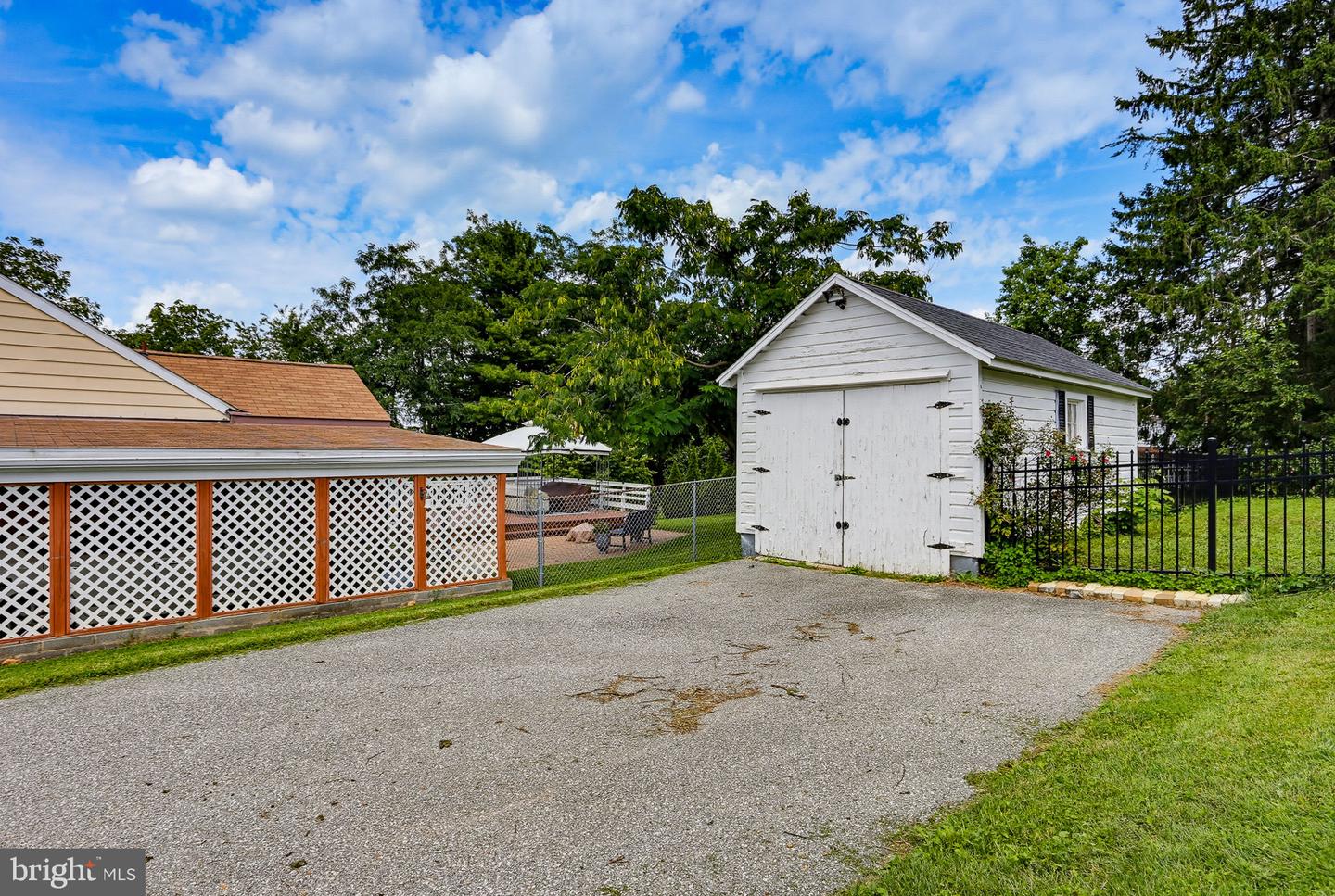 449 E Green St Property Photo 42