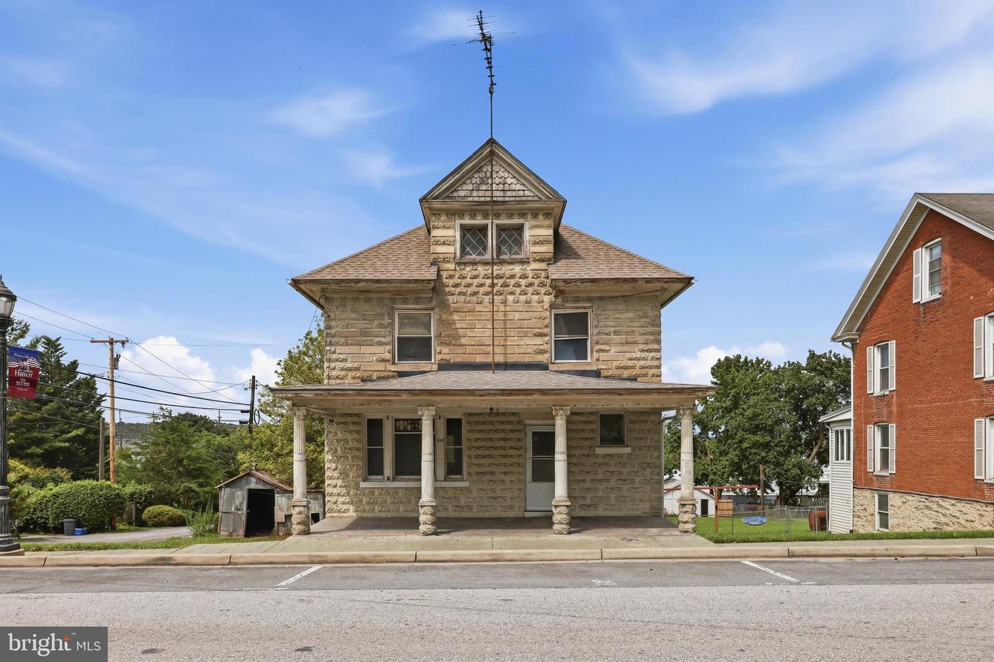 116 S Main Property Photo 1