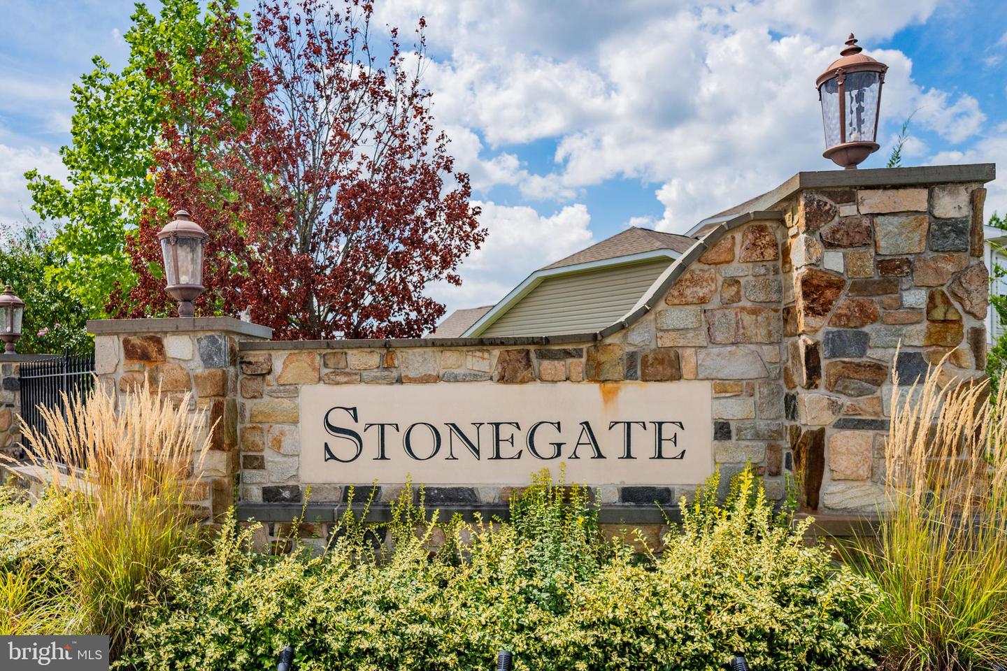 682 Stonegate Rd Property Photo 3