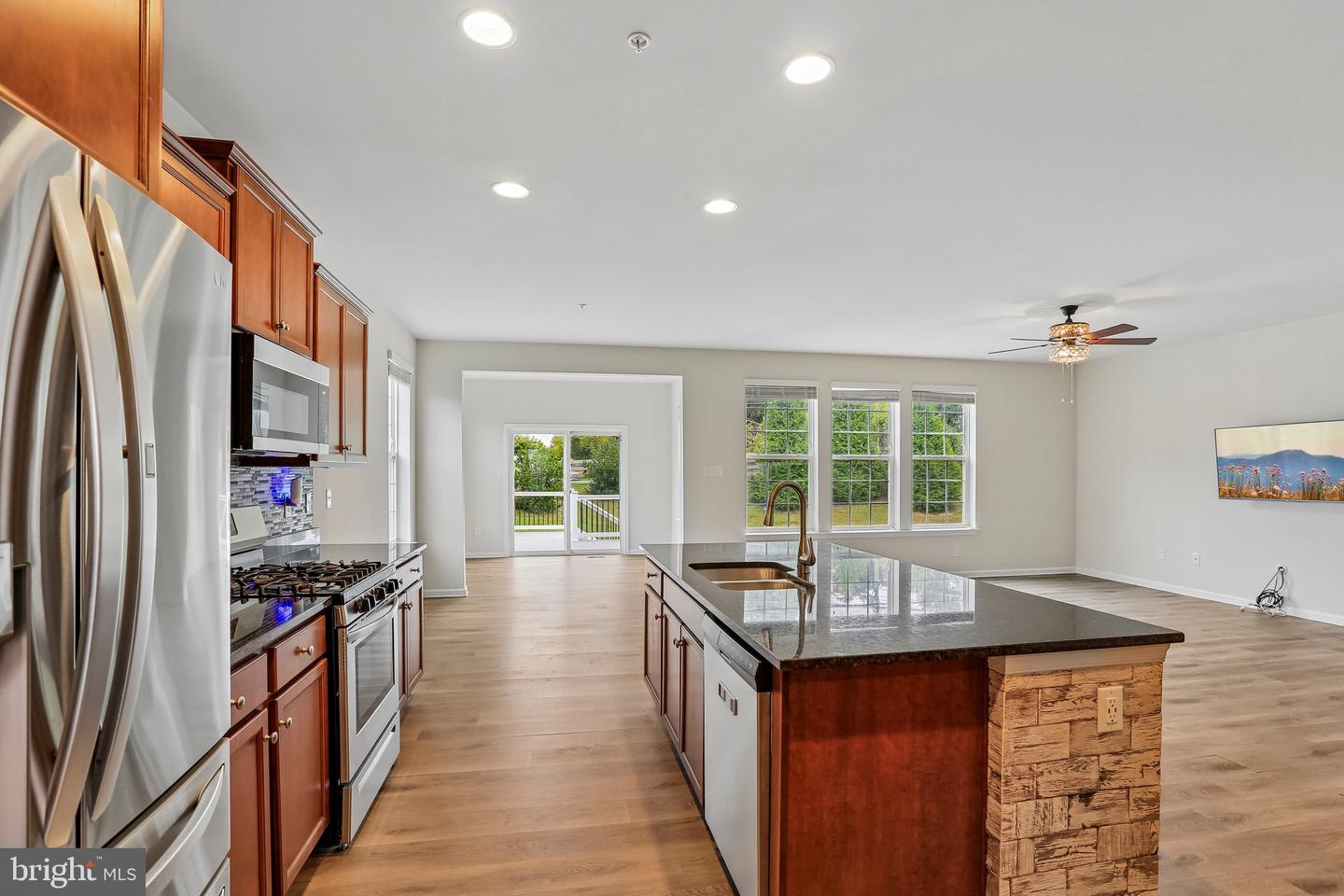 682 Stonegate Rd Property Photo 12