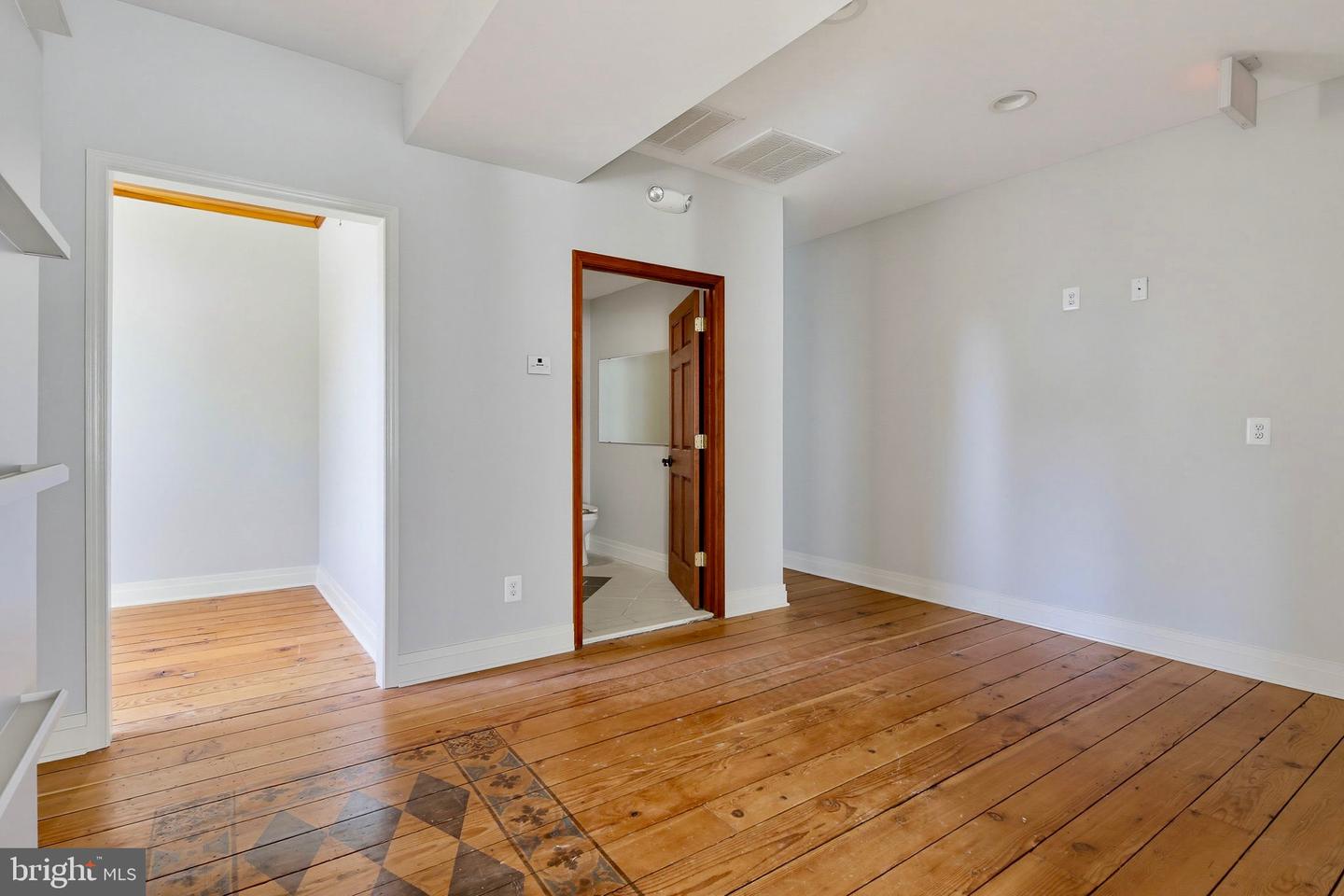 11 Liberty St Property Photo 6