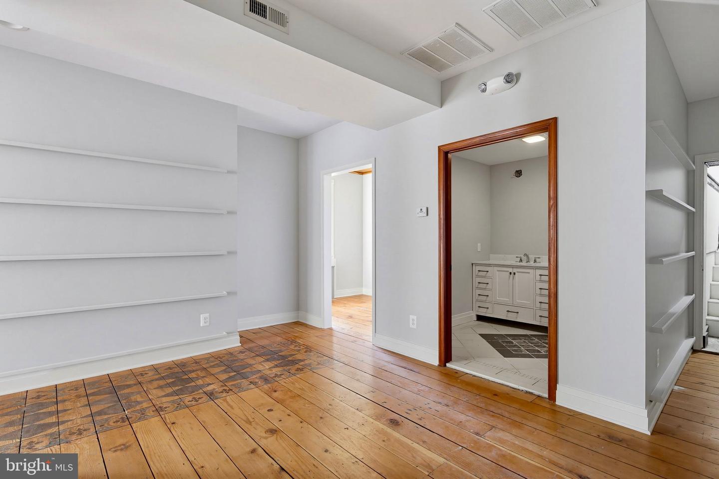 11 Liberty St Property Photo 7