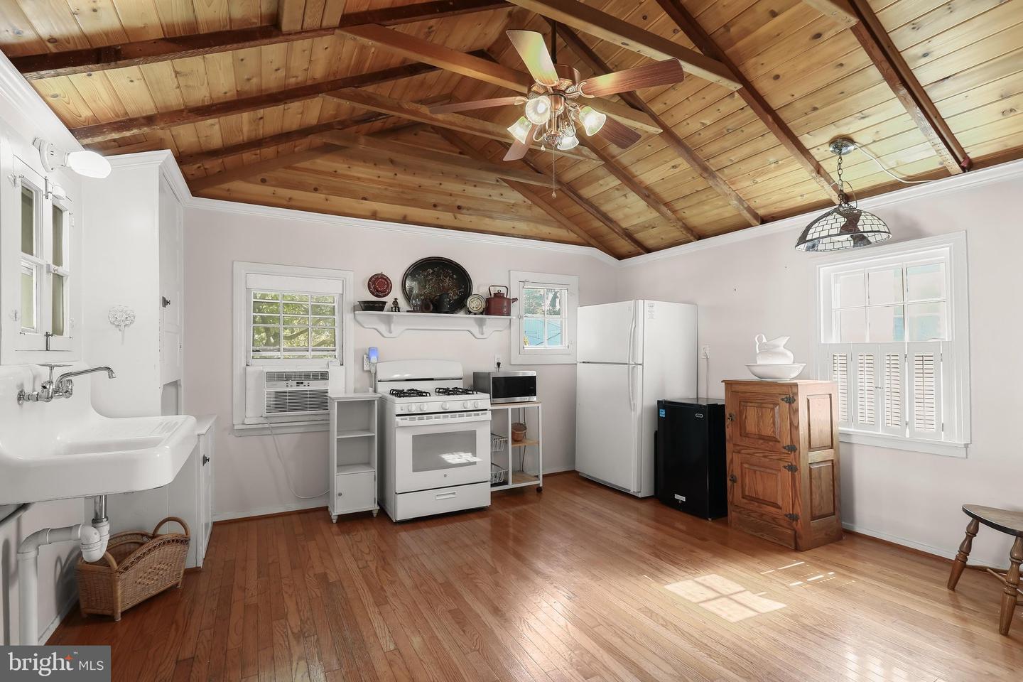 17 Park Ave Property Photo 22