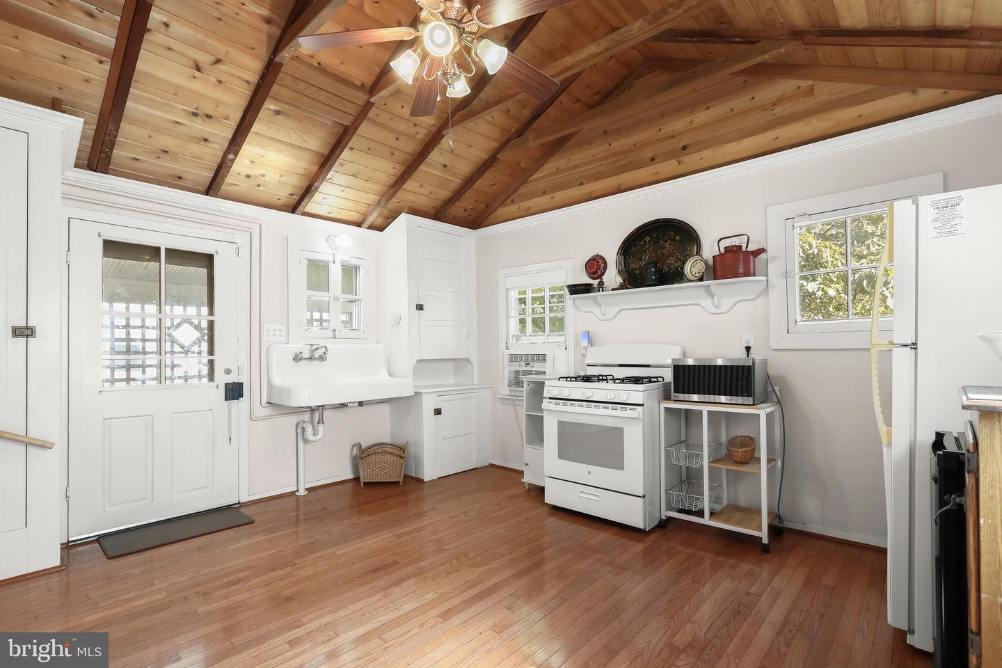17 Park Ave Property Photo 25