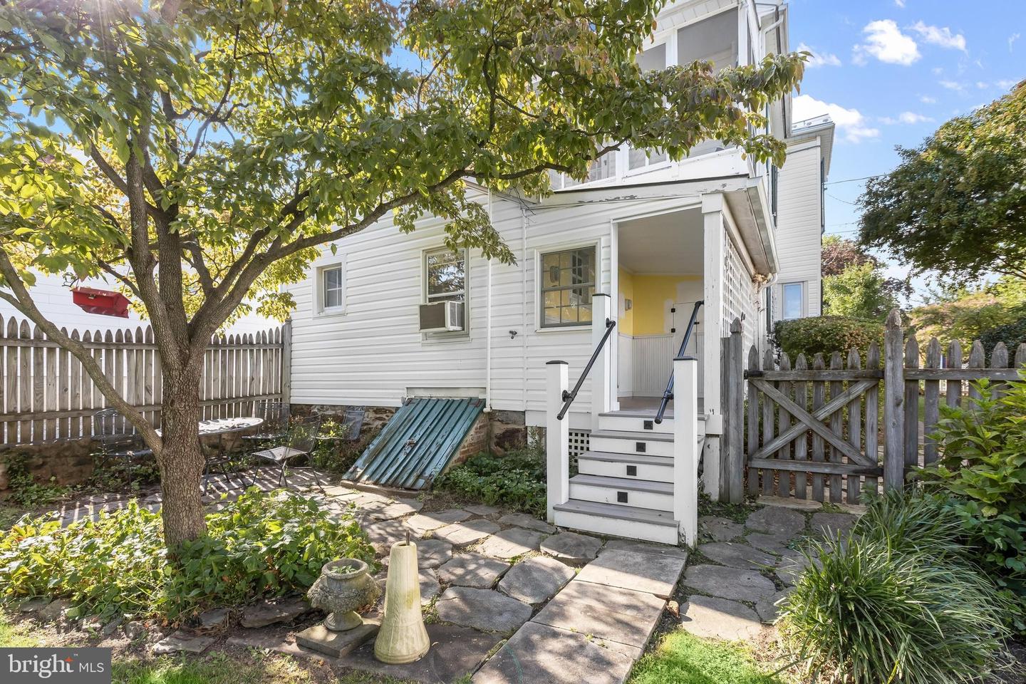 17 Park Ave Property Photo 49