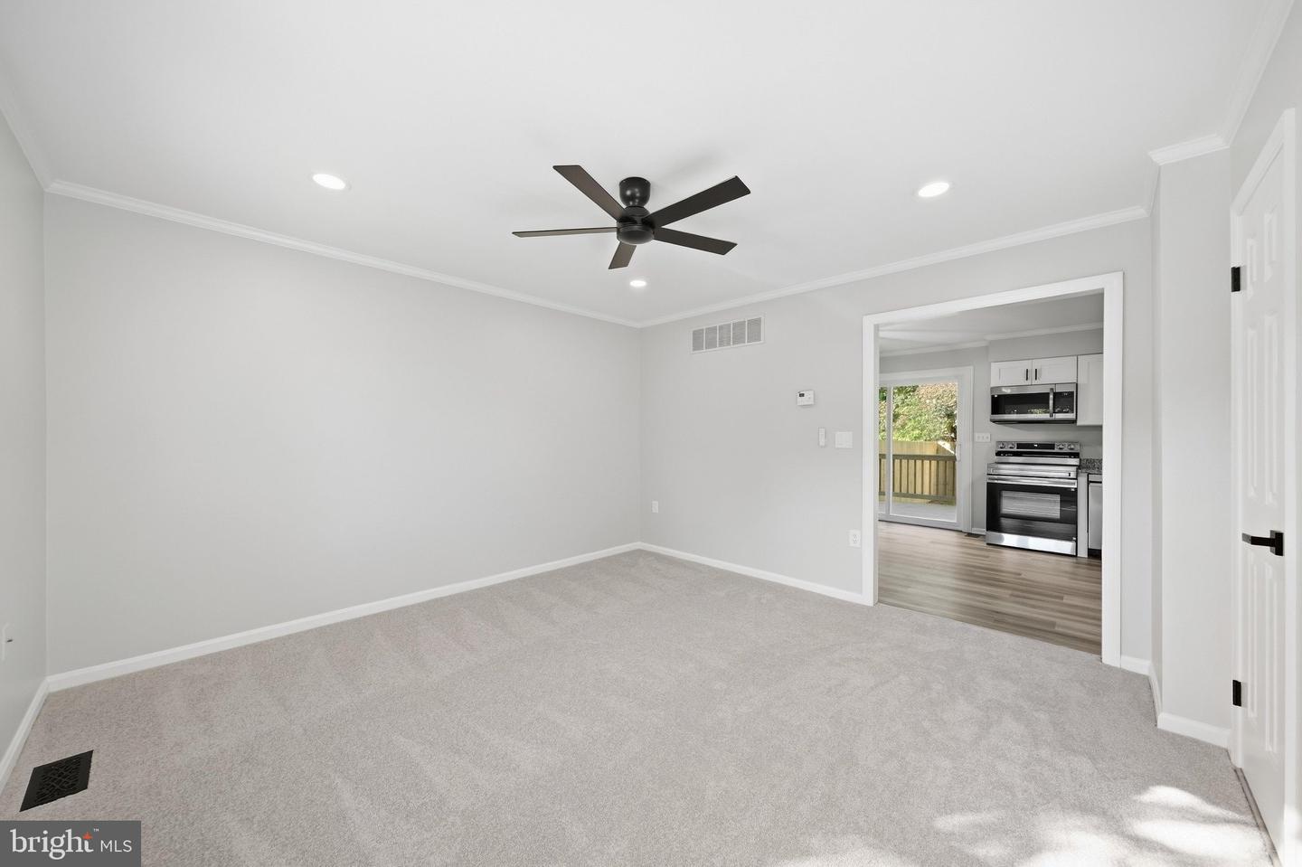 409 Windy Knoll Dr Property Photo 6