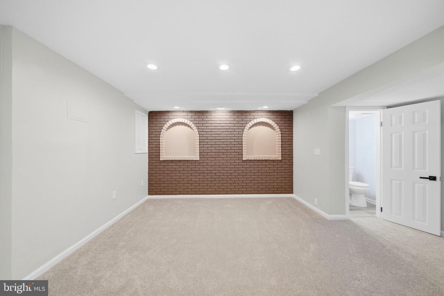409 Windy Knoll Dr Property Photo 32