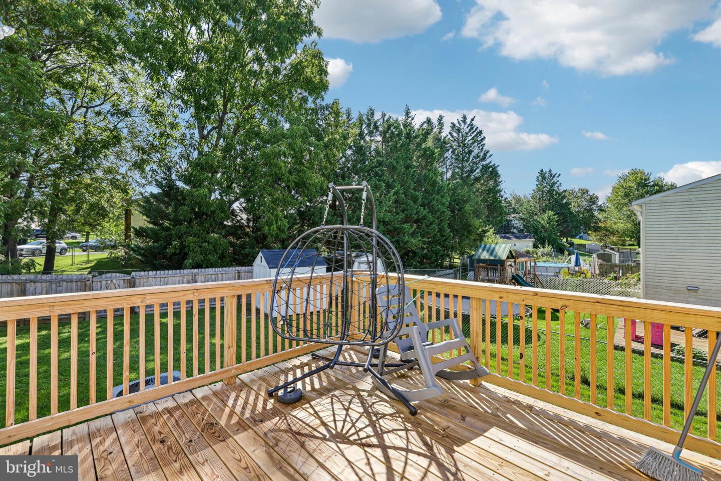 413 Babylon Ct Property Photo 6