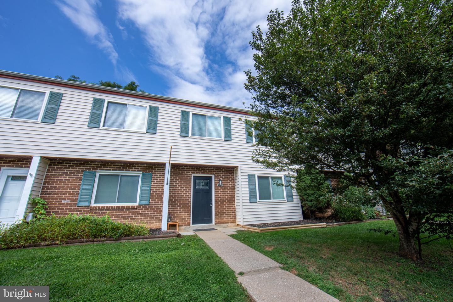 4301 WHITE OAK CT #4301 Property Photo 1