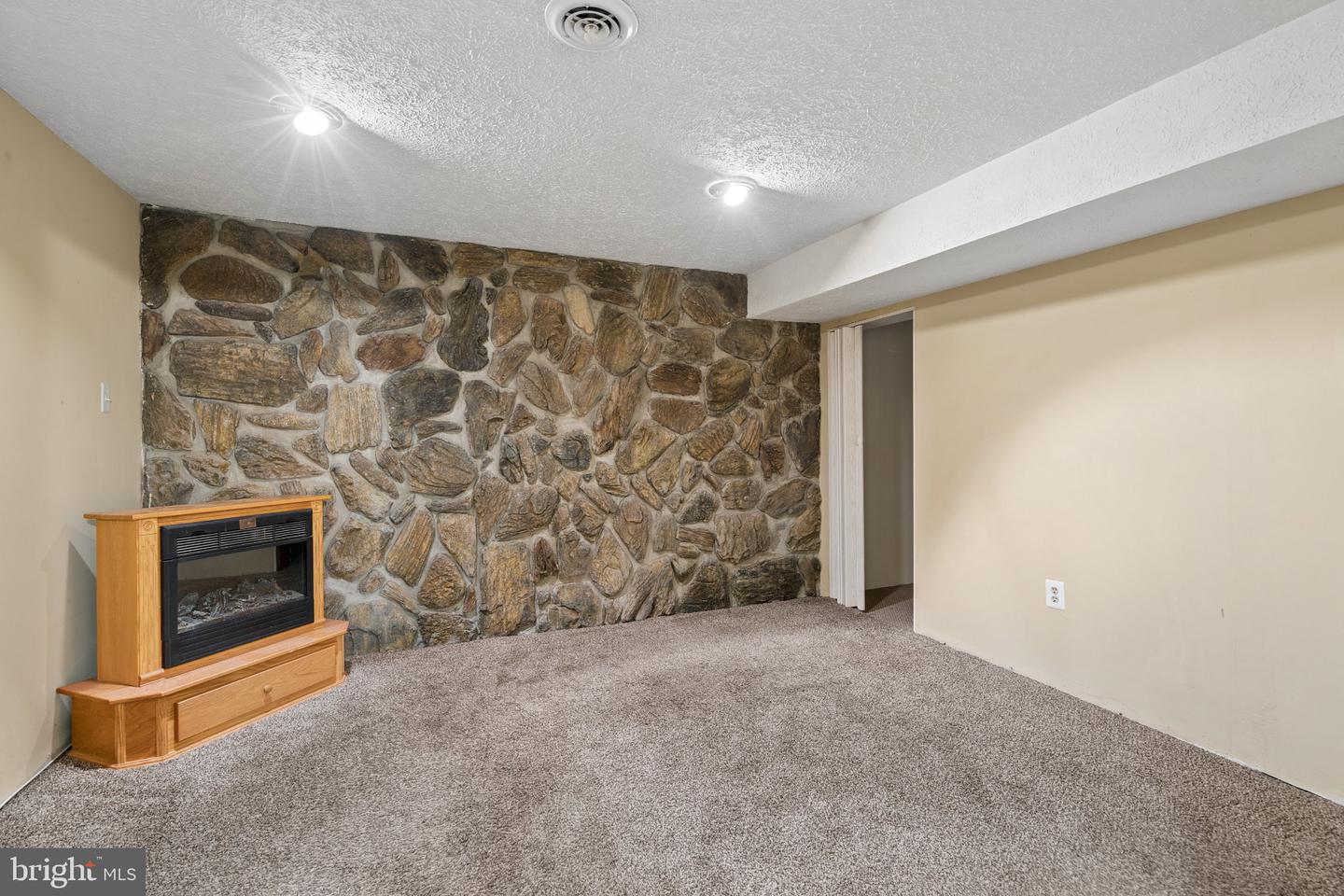 6414 Locust Ln Property Photo 24