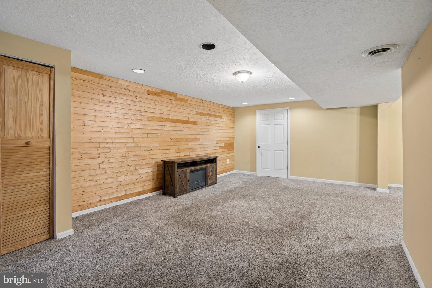6414 Locust Ln Property Photo 26