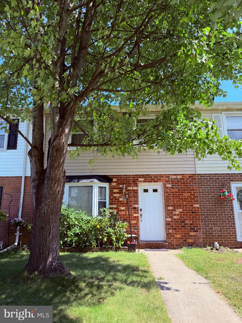 10 Hillside Ct Property Photo 1