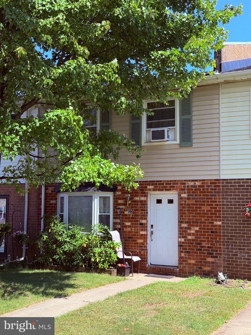 10 Hillside Ct Property Photo 2