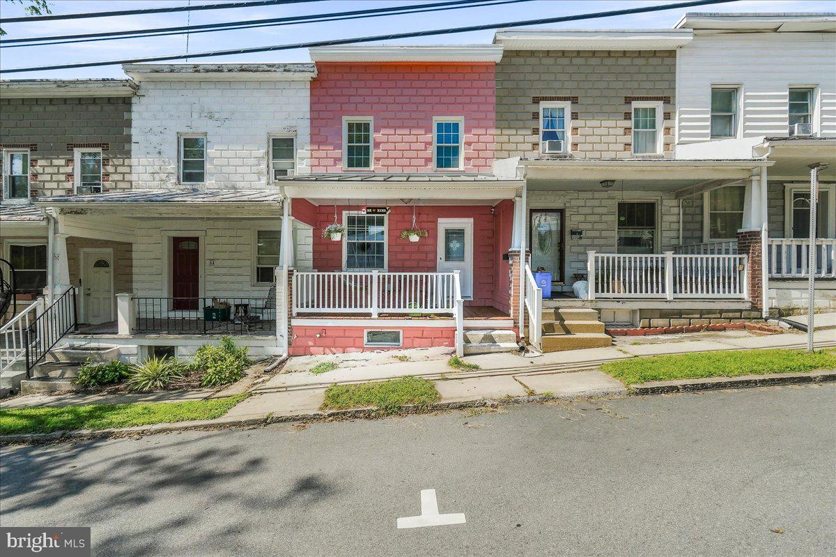 62 Bond St Property Photo 1