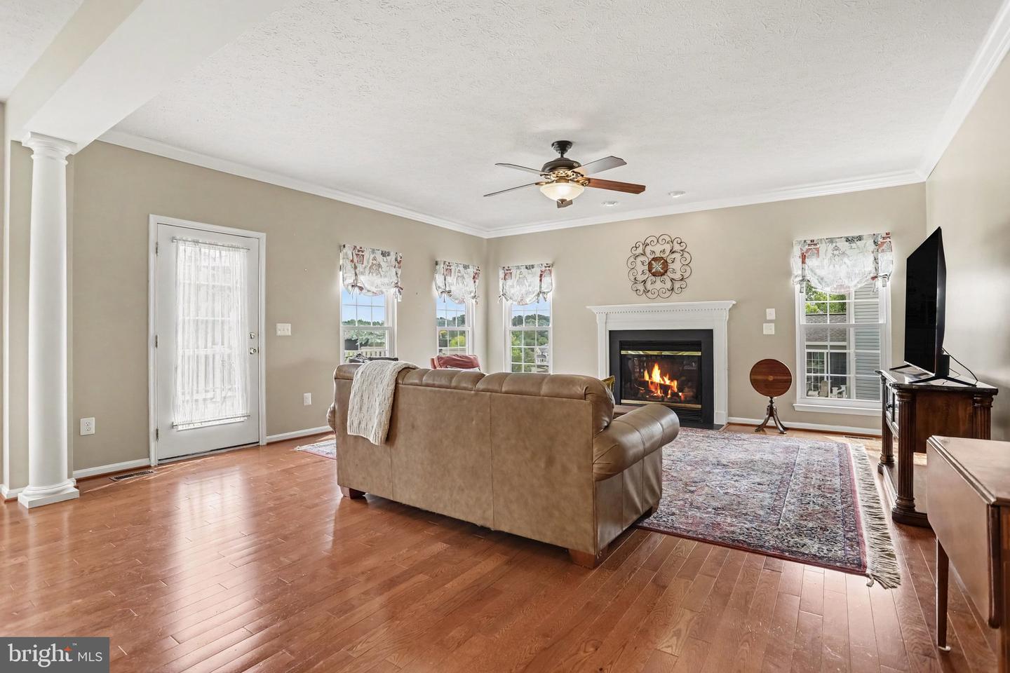 2623 Washington Way Property Photo 4