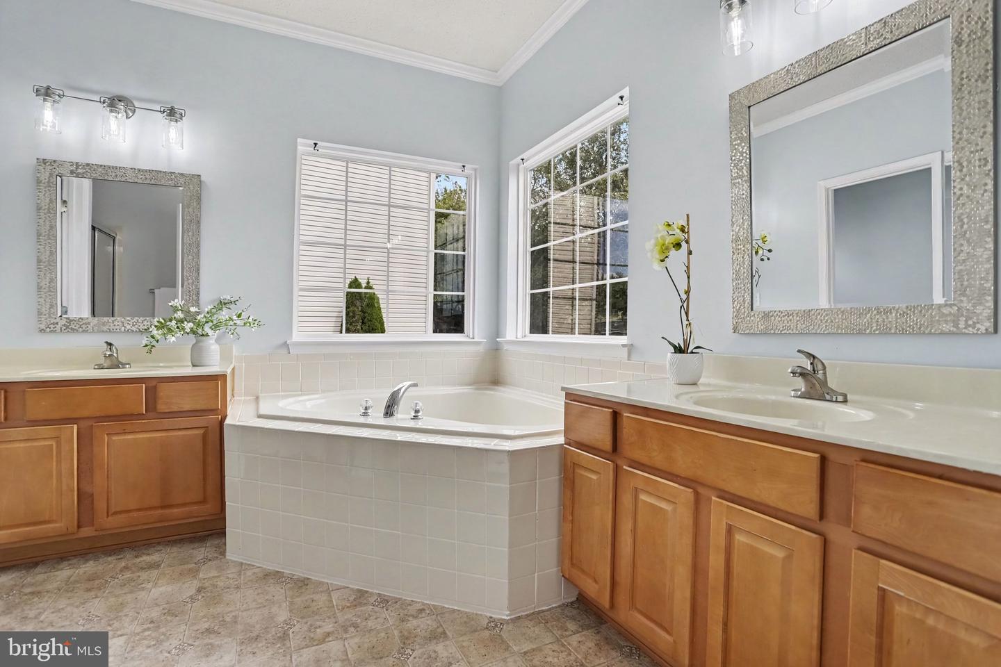 2623 Washington Way Property Photo 6