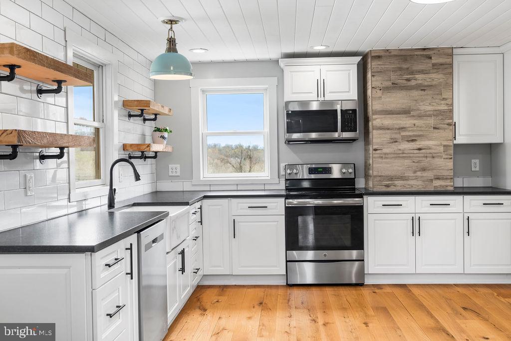 MDCR2037840 Property Photo 2