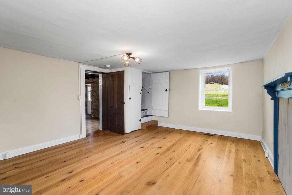 MDCR2037840 Property Photo 7