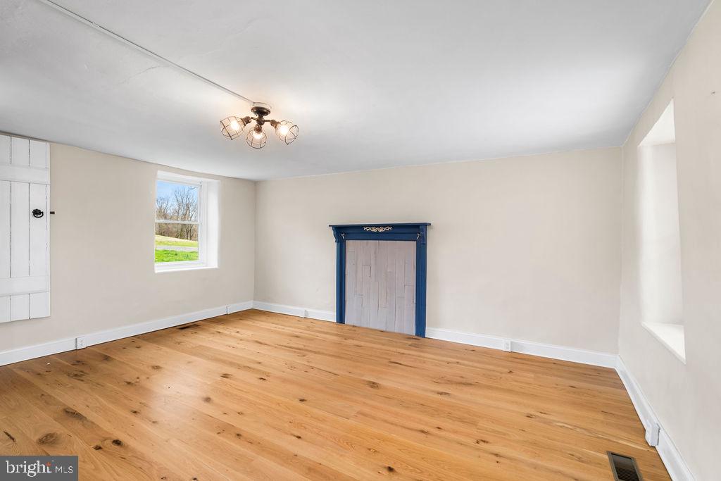 MDCR2037840 Property Photo 8