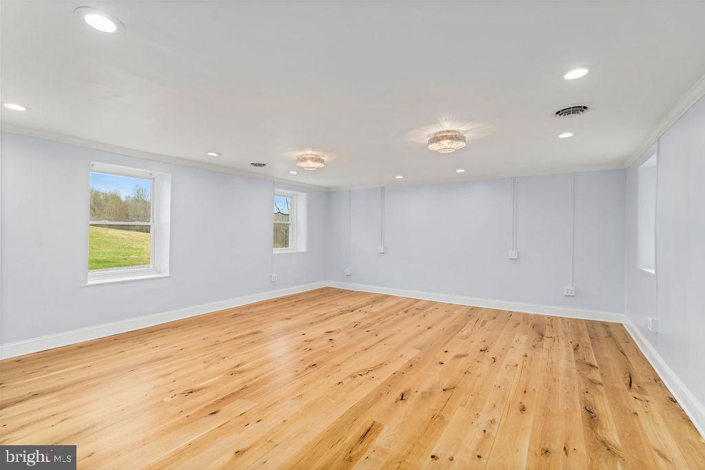 MDCR2037840 Property Photo 14
