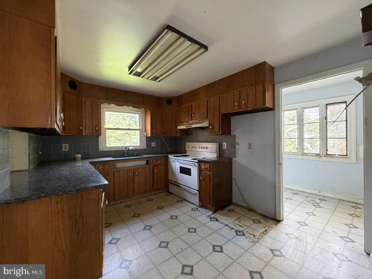 108 Paradise Ave Property Photo 6